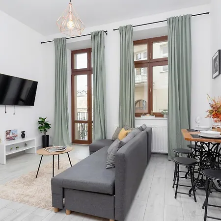 Comfortable And Elegant Studio With Balcony For 4 People In Cracow By Renters