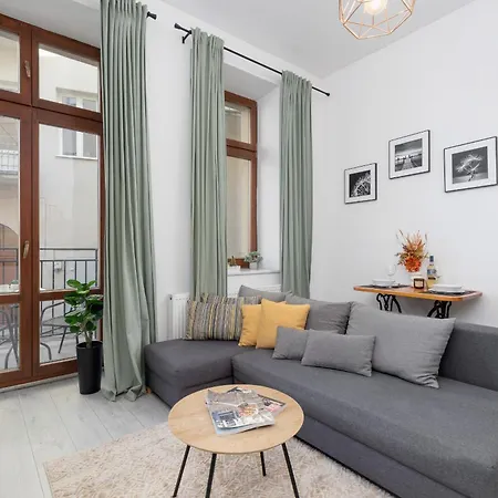 Apartment Comfortable And Elegant Studio With Balcony For 4 People In Cracow By Renters