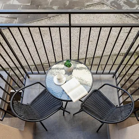 Comfortable And Elegant Studio With Balcony For 4 People In Cracow By Renters Apartamento