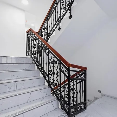 Comfortable And Elegant Studio With Balcony For 4 People In Cracow By Renters * Kraków